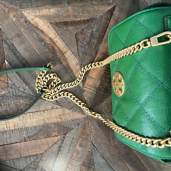 COPY - Tory Burch cross Body Bag with Gold Chain & Hardware - Picture 4 of 5